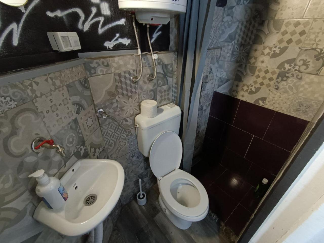 Papagajka Art And Fun Apartment Sarajevo Ngoại thất bức ảnh